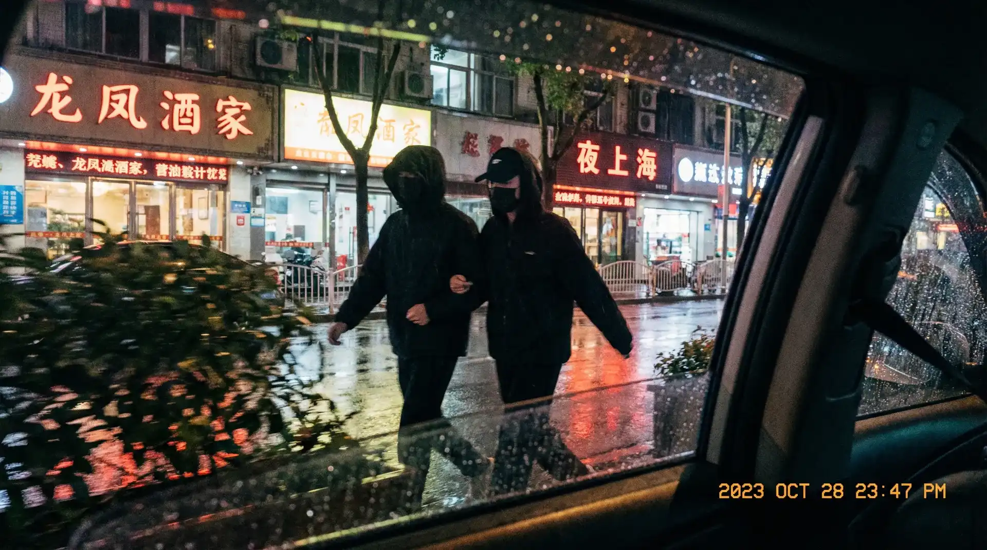 澳门皇冠官网 - 顶流明星深夜密会现场抓拍照片